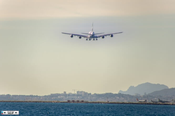 Emirates flight landing at Nice Côte d'Azur airport