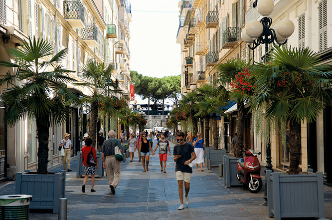 Rue Paradis in Nice French Riviera