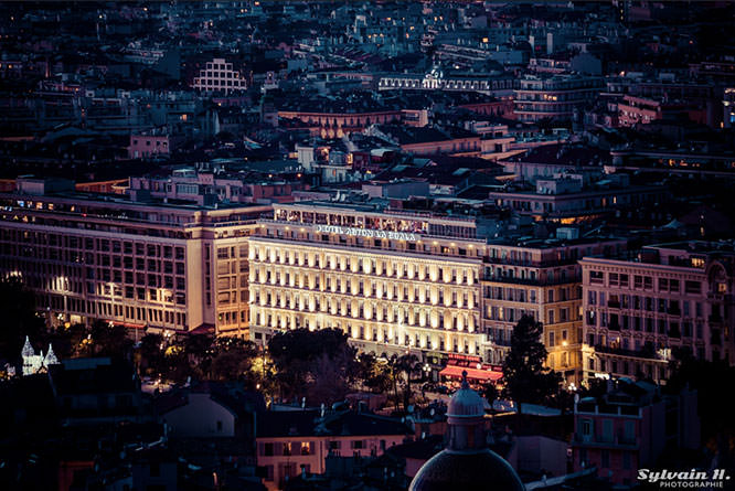 Grand Hotel Aston by night