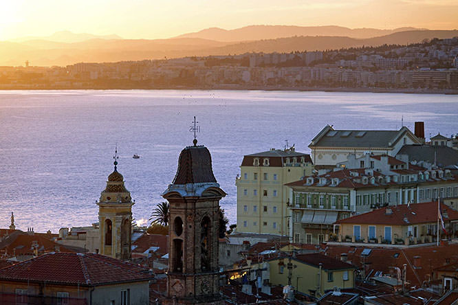 Nisso-ligure architecture on Azur and golden background
