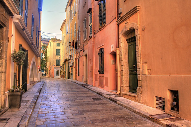 Narrow alley in Saint Tropez